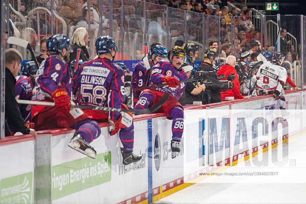 The players from both teams are ready for the game: DEG vs. EHC Freiburg, ice hockey, DEL2, Matchday 9, 2026–2027 season, October 16, 2026 DEG vs. EHC Freiburg, Ice Hockey, DEL2, Matchday 9, 2026–2027 Season, October 16, 2026 Düsseldorf