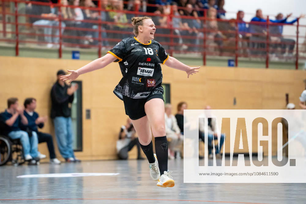 Handball I Women I 2026–2027 Season I 2nd Bundesliga I Matchday 6 I VfL Waiblingen vs. Bergischer HC I October 16, 2026 Kimberly Eileen Gisa 18, VfL Waiblingen Tigers celebrate at the Bittenfeld Community Hall in Baden-Württemberg, Germany