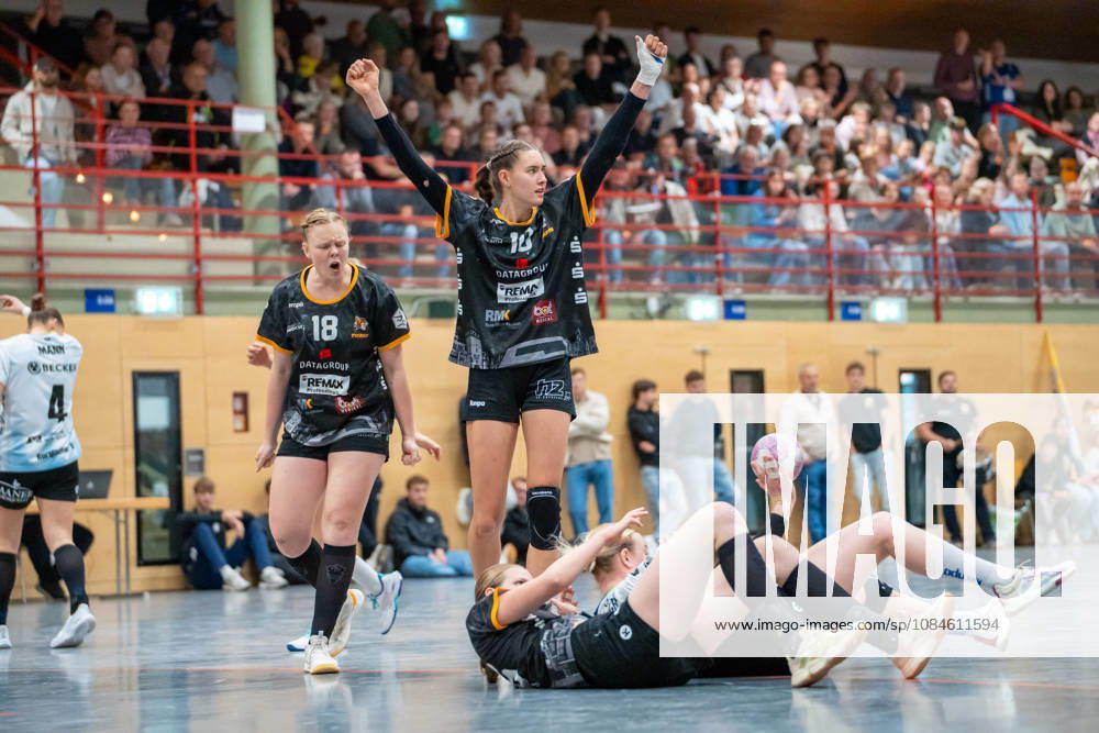 Handball I Women I 2026–2027 Season I 2nd Bundesliga I Matchday 6 I VfL Waiblingen vs. Bergischer HC I October 16, 2026 Kimberly Eileen Gisa 18, VfL Waiblingen Tigers and Isabel Kattner 10, VfL Waiblingen Tigers celebrate at the Bittenfeld Community Hall in Baden-Württemberg, Germany