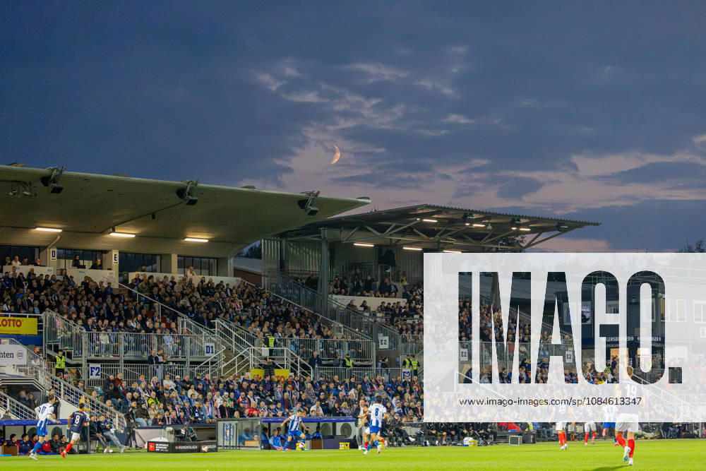 Soccer 2. Bundesliga Men s 2026–2027 Season, Matchday 8: Holstein Kiel vs. Hertha BSC (Kiel in dark blue), Berlin in white and blue stripes The moon over Holstein Stadium on Friday evening Kiel Holstein Stadium, Westring 501 Schleswig-Holstein, Germany
