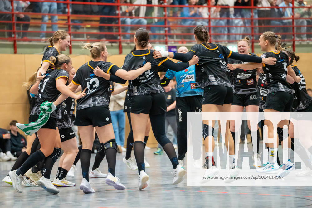 Handball I Women I 2026–2027 Season I 2nd Bundesliga I Matchday 6 I VfL Waiblingen vs. Bergischer HC I October 16, 2026: The VfL Waiblingen Tigers celebrate their victory at the Bittenfeld Community Hall, Baden-Württemberg, Germany