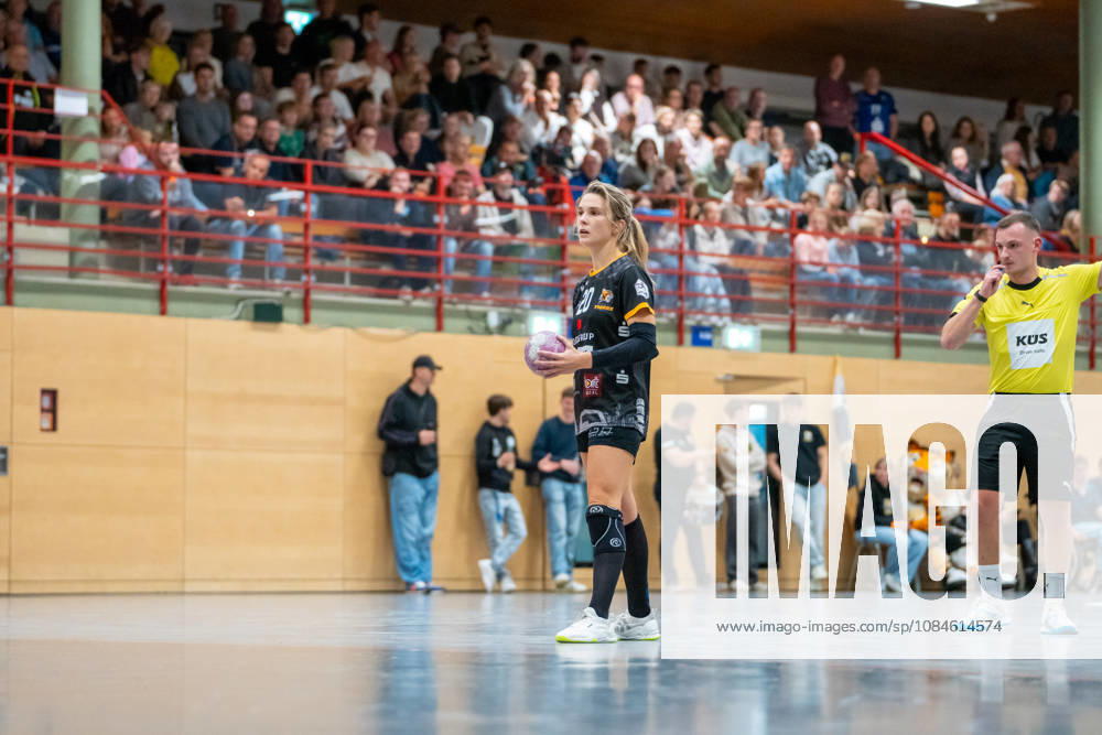 Handball I Women I 2026–2027 Season I 2nd Bundesliga I Matchday 6 I VfL Waiblingen vs. Bergischer HC I October 16, 2026 Hannah Hönig, 20, VfL Waiblingen Tigers during a penalty throw at the Bittenfeld Community Hall, Baden-Württemberg, Germany