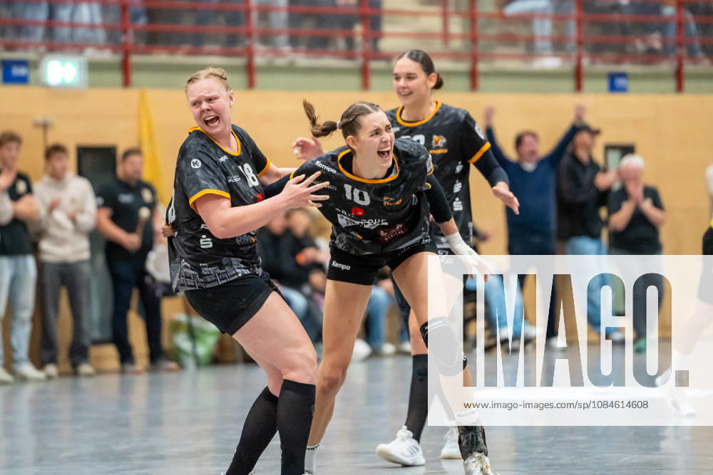 Handball I Women I 2026–2027 Season I 2nd Bundesliga I Matchday 6 I VfL Waiblingen vs. Bergischer HC I October 16, 2026 Kimberly Eileen Gisa 18, VfL Waiblingen Tigers and Isabel Kattner 10, VfL Waiblingen Tigers celebrate at the Bittenfeld Community Hall in Baden-Württemberg, Germany