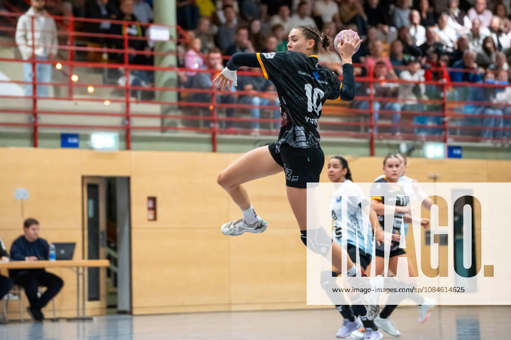 Handball I Women I 2026–2027 Season I 2nd Bundesliga I Matchday 6 I VfL Waiblingen vs. Bergischer HC I October 16, 2026 Isabel Kattner 10, VfL Waiblingen Tigers take on Bittenfeld at the Gemeindehalle in Baden-Württemberg, Germany