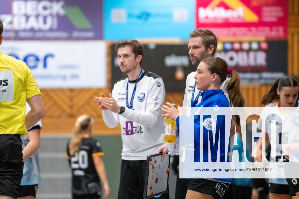 Handball I Women I 2026–2027 Season I 2nd Bundesliga I Matchday 6 I VfL Waiblingen vs. Bergischer HC I October 16, 2026 Melvin Lehner, Assistant Coach, Bergischer HC, and Ruben Voßhans, Head Coach, Bergischer HC, alongside Madita Probst 10, Bergischer HC Bittenfeld Community Hall, Baden-Württemberg, Germany