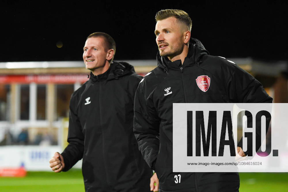 Soccer I Men s Team I 2026–2027 Season I Regionalliga Nord I Matchday 14 I SC Weiche Flensburg 08 vs. SV Drochtersen Assel I October 16, 2026; from left: Tim Wulff, Coach, SC Weiche Flensburg 08, Dominic Hartmann, sporting director, SC Weiche Flensburg 08