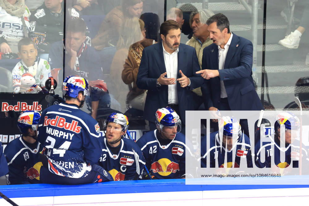 DEU, GER, Ice Hockey, Matchday 9, 2026–27 Season, Berlin, Eisbären Berlin vs. RB Munich; Head Coach OLIVER DAVID, Red Bull Munich; Assistant Coach ROB LEASK, Red Bull Munich; Red Bull Munich bench; nordphoto GmbH, Engler Berlin; Uber Arena Berlin, Germany