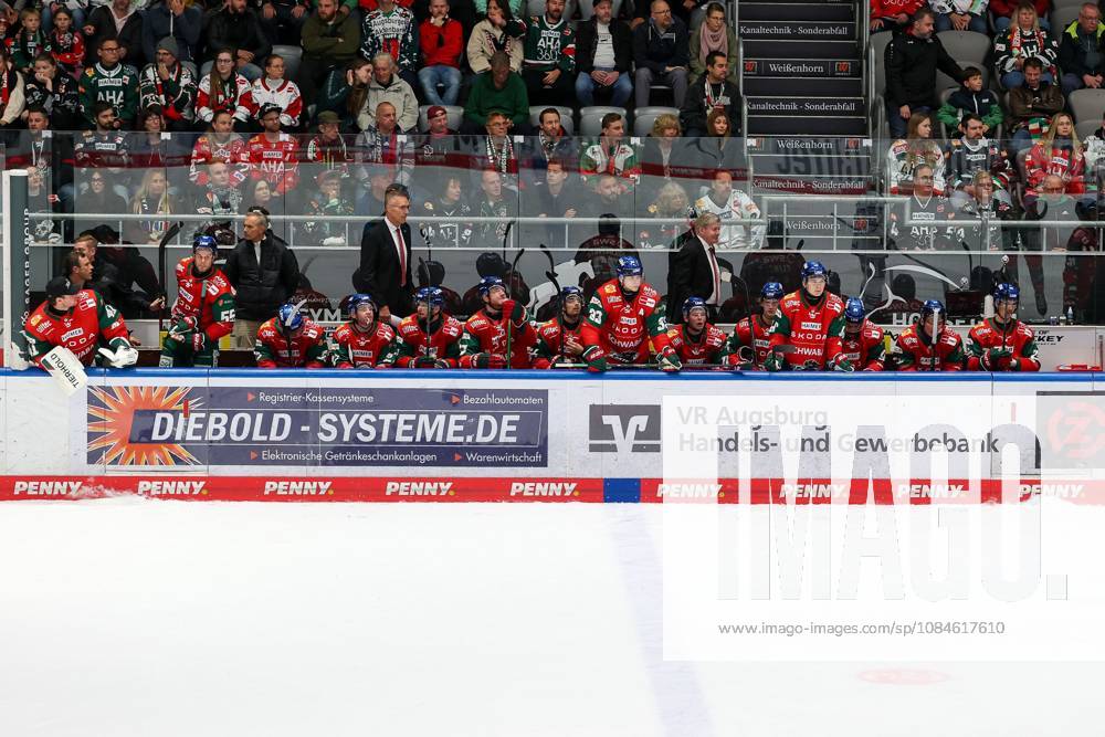 Augsburger Bank with Head Coach Bill Peters, Augsburger Panther, Augsburger Panther vs. Adler Mannheim, Matchday 9, Ice Hockey, Penny DEL, October 16, 2026, Augsburg, Bavaria, Germany