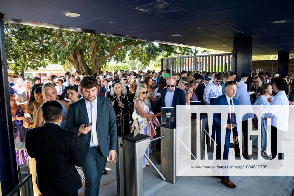 RACING THE EVEREST, Racegoers enter the gates at The Everest Day at Royal Randwick Racecourse in Sydney, Saturday, October 17, 2026. ( NO ARCHIVING, SYDNEY NEW SOUTH WALES Australia