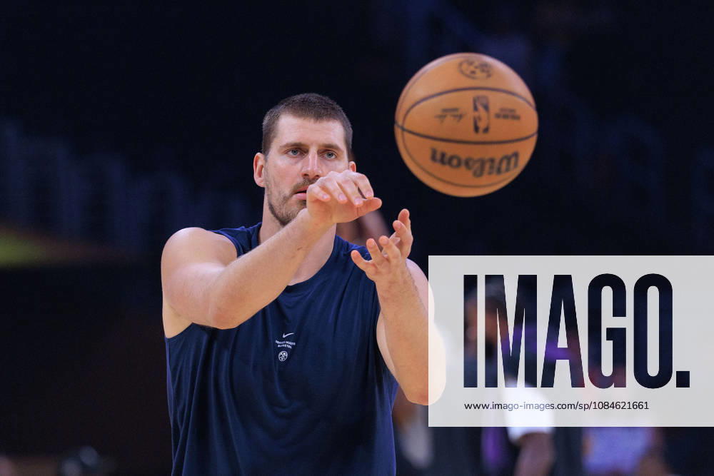Nikola Jokic 15 of the Denver Nuggets during warmups before a preseason NBA, Basketball Herren, USA game against the Los Angeles Lakers on Friday October 16, 2026 at Crypto.com Arena in Los Angeles, California. JAVIER ROJAS PI Lakers Vs. Nuggets - Preseason - ZUMAp124 20261016_zaa_p124_001