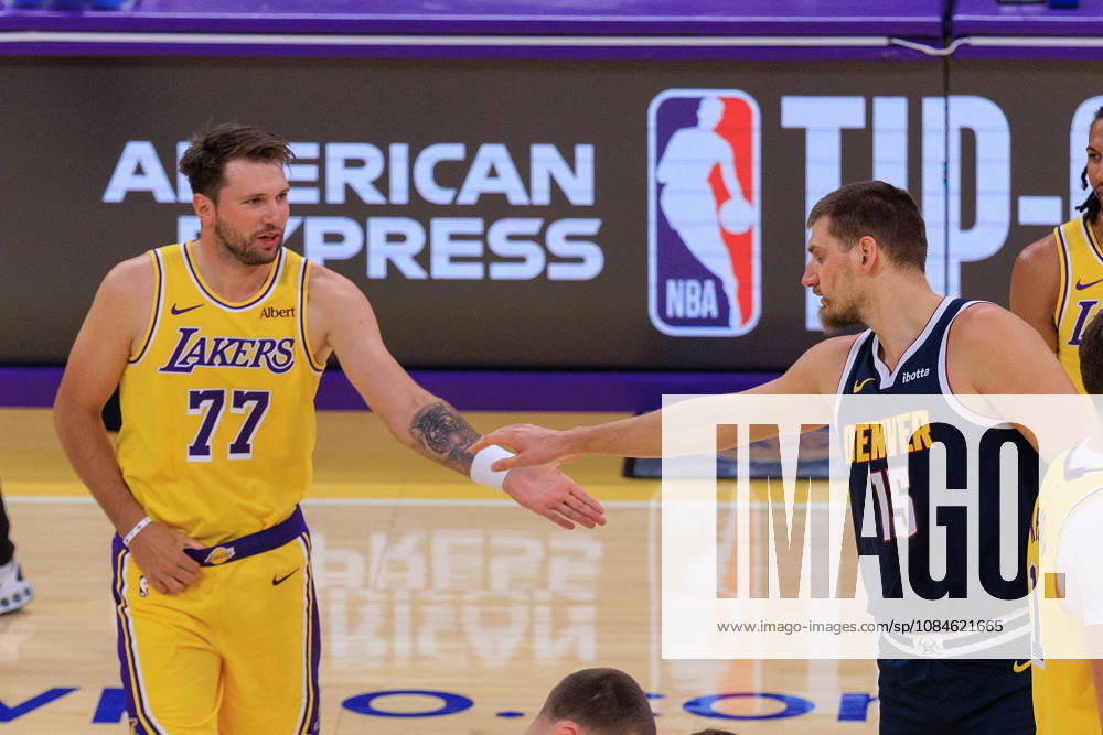Luka Doncic 77 of the Los Angeles Lakers and Nikola Jokic 15 of the Denver Nuggets exchange greetings before the opening tip-off of a preseason NBA, Basketball Herren, USA game on Friday, October 16, 2026, at Crypto.com Arena in Los Angeles, California. JAVIER ROJAS PI Lakers Vs. Nuggets - Preseason - ZUMAp124 20261016_zaa_p124_005