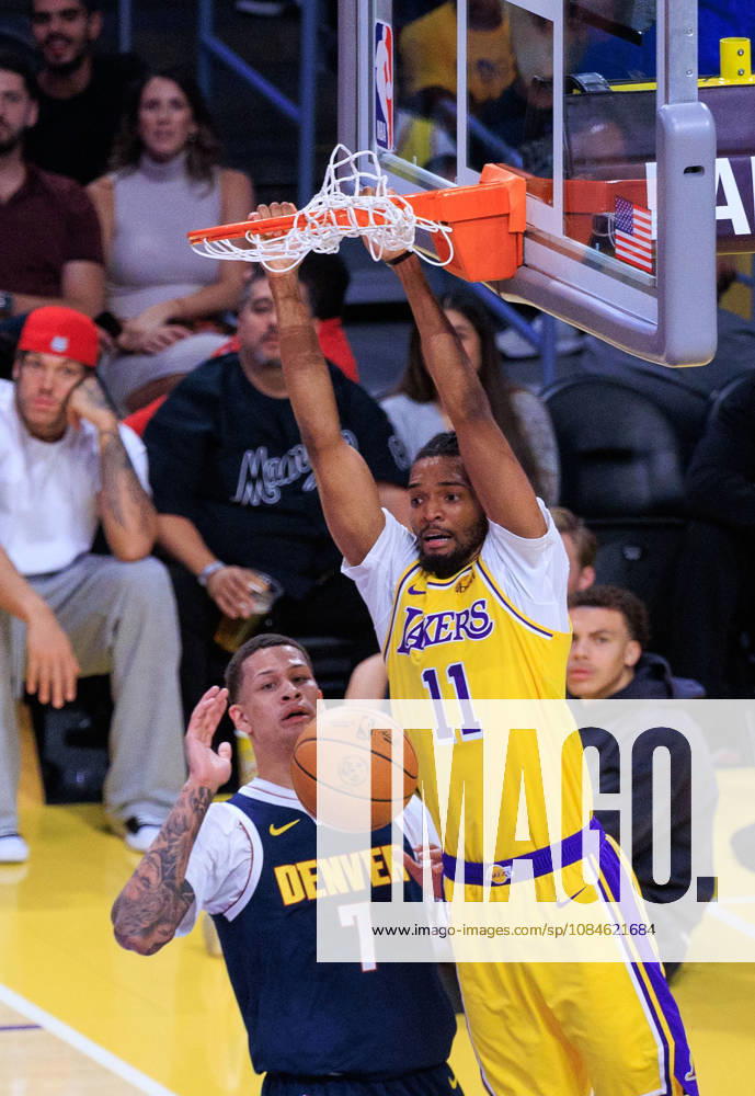 Ziaire Williams 11 of the Los Angeles Lakers dunks the ball during a preseason NBA, Basketball Herren, USA game against the Denver Nuggets on Friday October 16, 2026 at Crypto.com Arena in Los Angeles, California. JAVIER ROJAS PI Los Angeles USA - ZUMAp124 20261016_zaa_p124_010