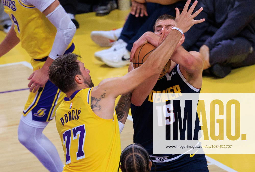 Luka Doncic 77 of the Los Angeles Lakers and Nikola Jokic 15 of the Denver Nuggets battle for the ball during a preseason NBA, Basketball Herren, USA game on Friday, October 16, 2026, at Crypto.com Arena in Los Angeles, California. JAVIER ROJAS PI Lakers Vs. Nuggets - Preseason - ZUMAp124 20261016_zaa_p124_016
