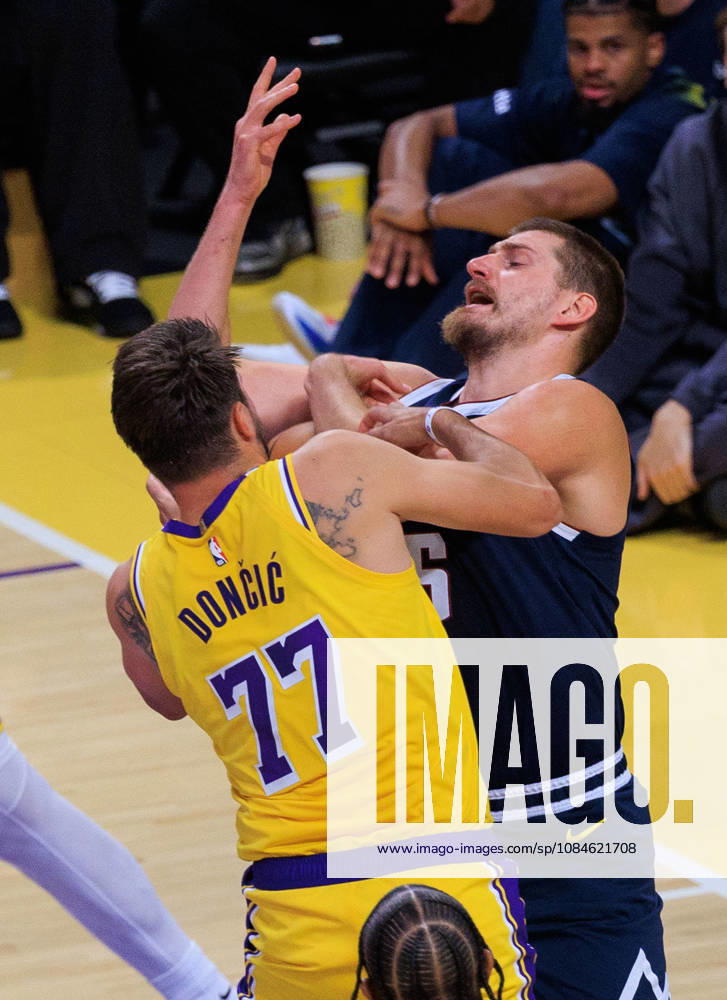 Luka Doncic 77 of the Los Angeles Lakers and Nikola Jokic 15 of the Denver Nuggets battle for the ball during a preseason NBA, Basketball Herren, USA game on Friday, October 16, 2026, at Crypto.com Arena in Los Angeles, California. JAVIER ROJAS PI Lakers Vs. Nuggets - Preseason - ZUMAp124 20261016_zaa_p124_017