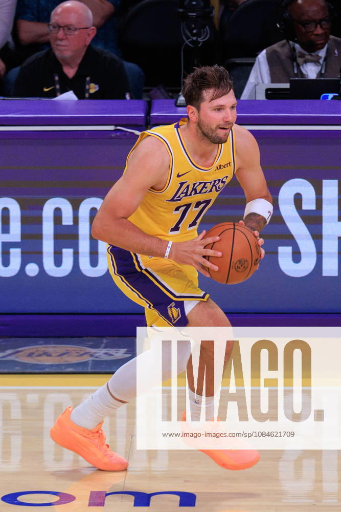 Luka Doncic 77 of the Los Angeles Lakers looks to pass the ball during a preseason NBA, Basketball Herren, USA game against the Denver Nuggets on Friday October 16, 2026 at Crypto.com Arena in Los Angeles, California. JAVIER ROJAS PI Lakers Vs. Nuggets - Preseason - ZUMAp124 20261016_zaa_p124_018