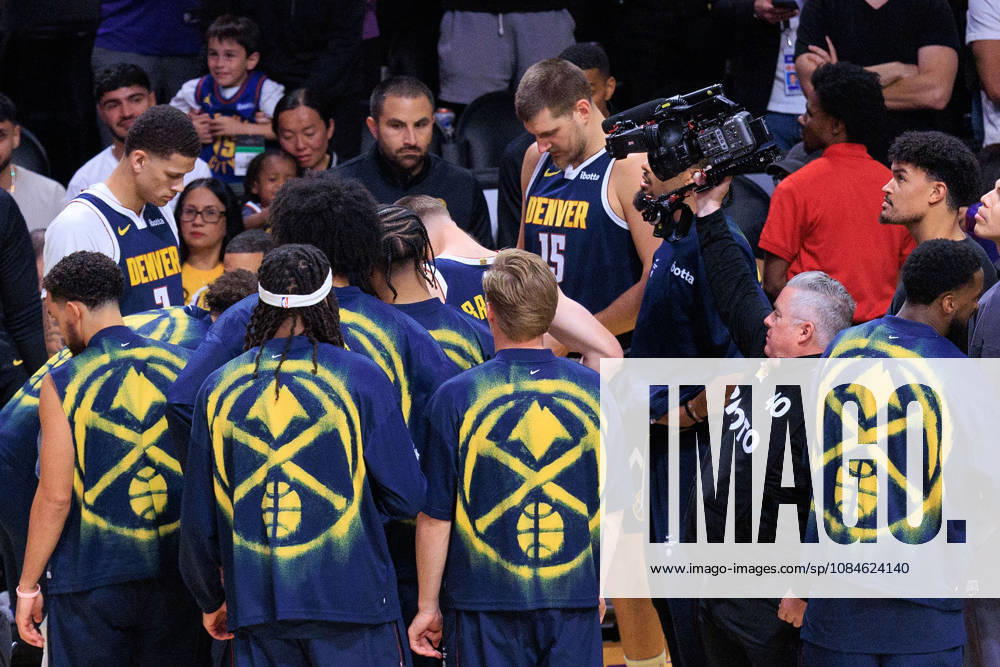 Nikola Jokic 15 of the Denver Nuggets and teammates get ready for a preseason NBA, Basketball Herren, USA game against the Los Angeles Lakers on Friday October 16, 2026 at Crypto.com Arena in Los Angeles, California. Lakers lose to Nuggets, 106-121. JAVIER ROJAS PI Lakers Vs. Nuggets - Preseason - ZUMAp124 20261016_zaa_p124_042
