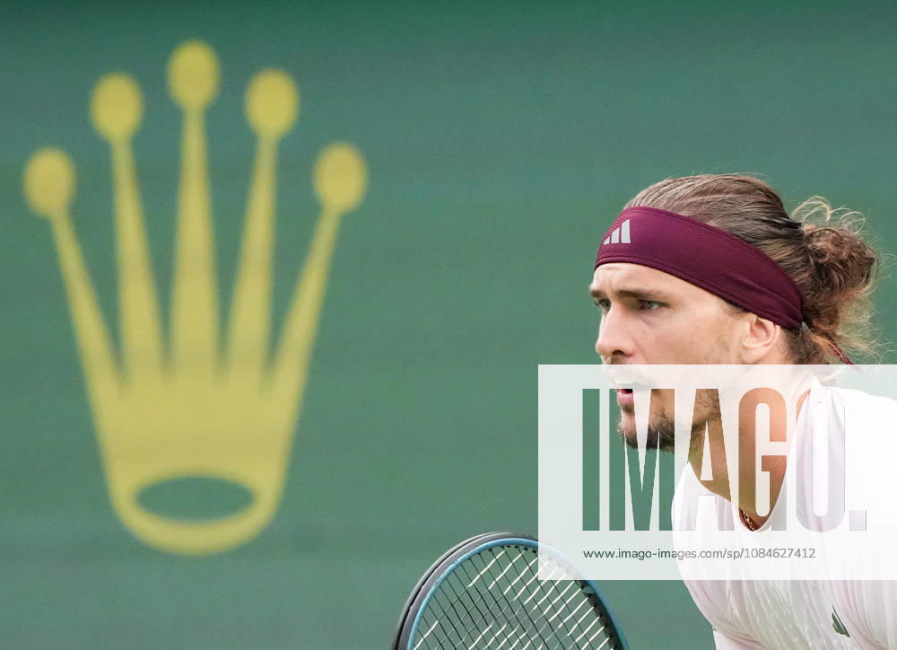 (261017) -- SHANGHAI, Oct. 17, 2026 -- Alexander Zverev competes during the men s singles semifinal between Alexander Zverev of Germany and Alejandro Davidovich Fokina of Spain at the 2026 ATP, Tennis Herren tour Shanghai Masters tennis tournament in Shanghai, China, Oct. 17, 2026. ) (SP)CHINA-SHANGHAI-TENNIS-SHANGHAI MASTERS-MEN S SINGLES (CN) DingxTing