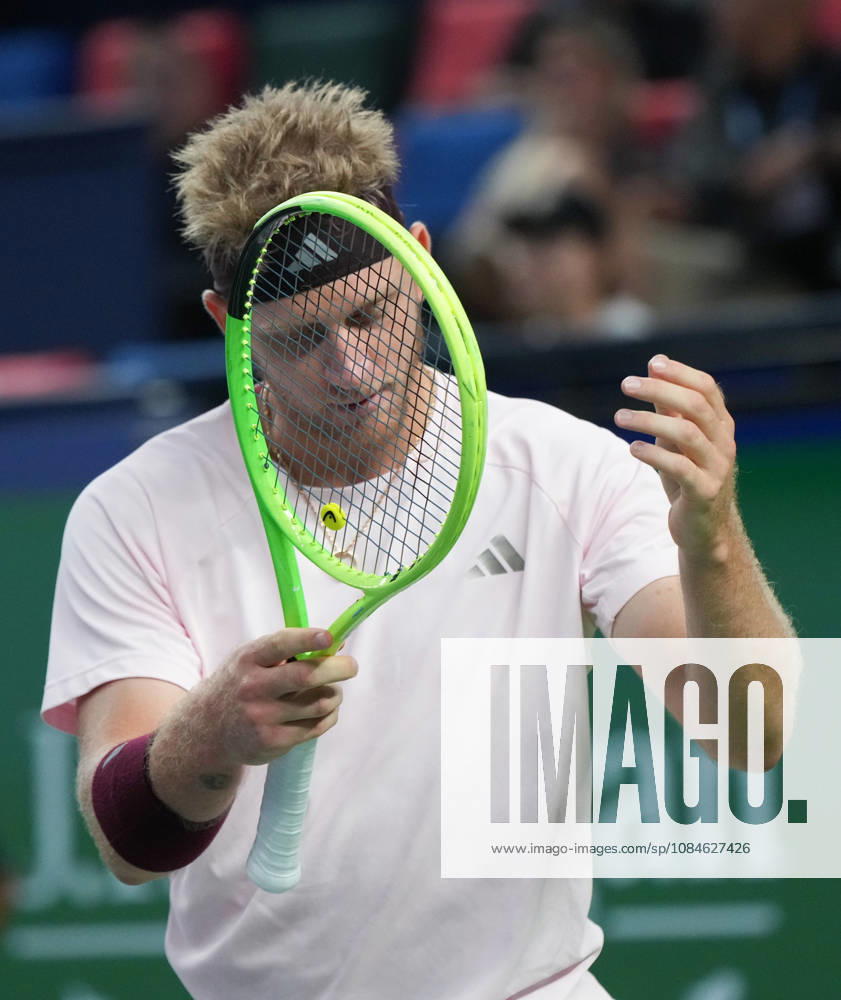 (261017) -- SHANGHAI, Oct. 17, 2026 -- Alejandro Davidovich Fokina reacts during the men s singles semifinal between Alexander Zverev of Germany and Alejandro Davidovich Fokina of Spain at the 2026 ATP, Tennis Herren tour Shanghai Masters tennis tournament in Shanghai, China, Oct. 17, 2026. ) (SP)CHINA-SHANGHAI-TENNIS-SHANGHAI MASTERS-MEN S SINGLES (CN) DingxTing