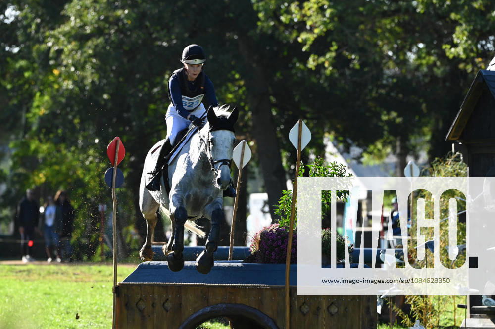 MONDIAL DU LION 2026 - CROSS COUNTRY LE LION-D ANGERS, FRANCE - OCTOBER 17, 2026 : Anni Huovinen riding Ucorona during the cross-country competition at the Mondial du Lion 2026, FEI WBFSH Eventing World Breeding Championship for Young Horses. Le Lion-d AngersFrance