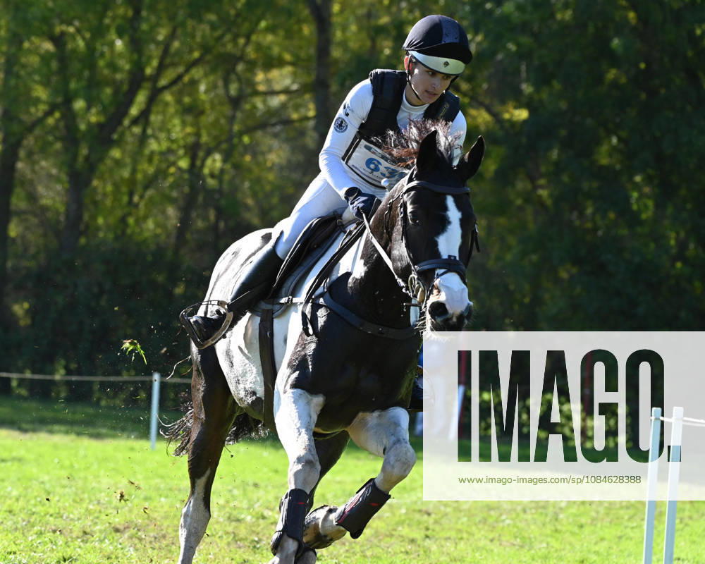 MONDIAL DU LION 2026 - CROSS COUNTRY LE LION-D ANGERS, FRANCE - OCTOBER 17, 2026 : Jasmine Fordham riding Capture 2 during the cross-country competition at the Mondial du Lion 2026, FEI WBFSH Eventing World Breeding Championship for Young Horses. Le Lion-d AngersFrance