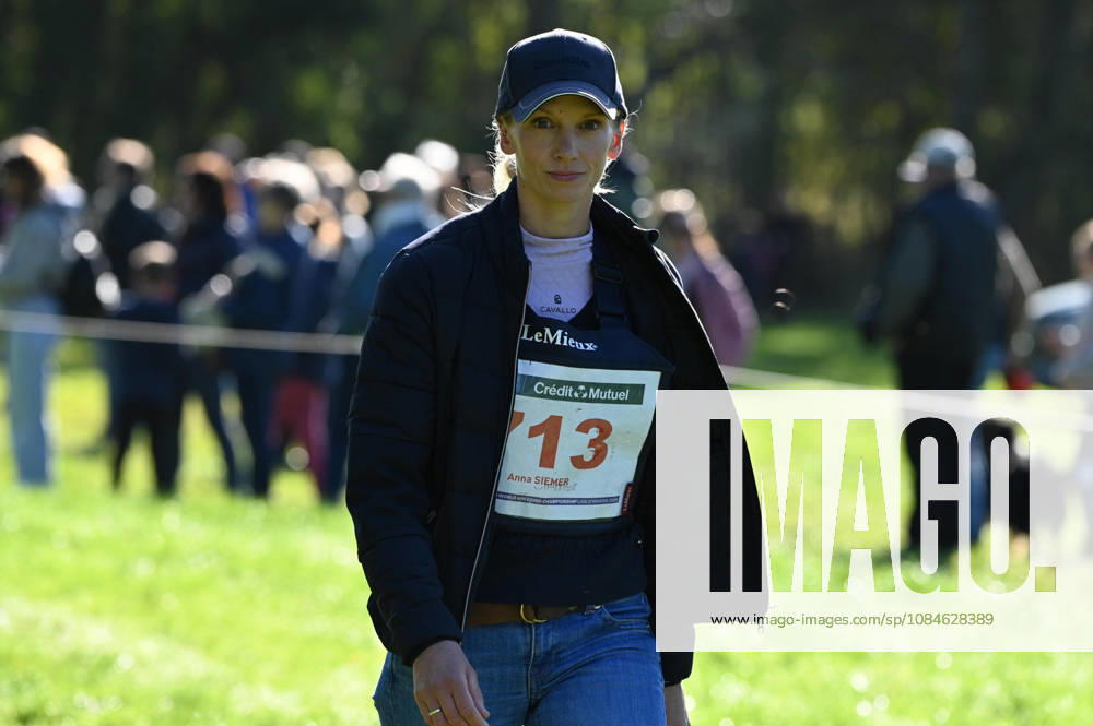 MONDIAL DU LION 2026 - CROSS COUNTRY LE LION-D ANGERS, FRANCE - OCTOBER 17, 2026 : Anna Siemer during the cross-country competition at the Mondial du Lion 2026, FEI WBFSH Eventing World Breeding Championship for Young Horses. Le Lion-d AngersFrance