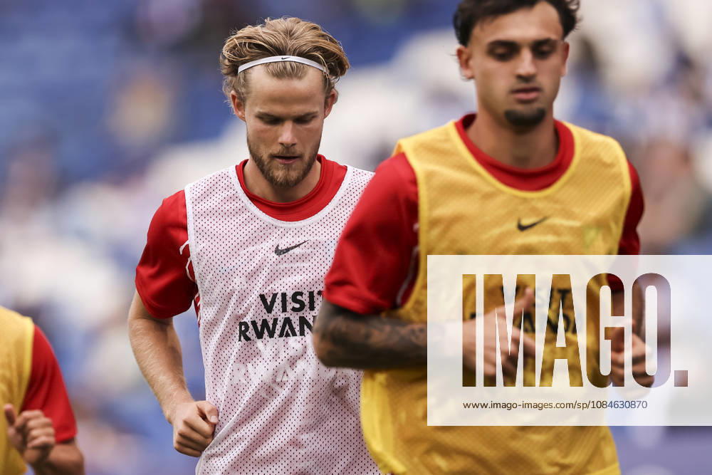 Morten Hjulmand of Atletico de Madrid warms up during the Spanish league, LaLiga EA Sports, football match played between RCD Espanyol and Atletico de Madrid at RCDE Stadium on October 17, 2026 in Cornella, Spain. RCD Espanyol V Atletico De Madrid - LaLiga EA Sports - ZUMAa181 20261017_zaa_a181_104