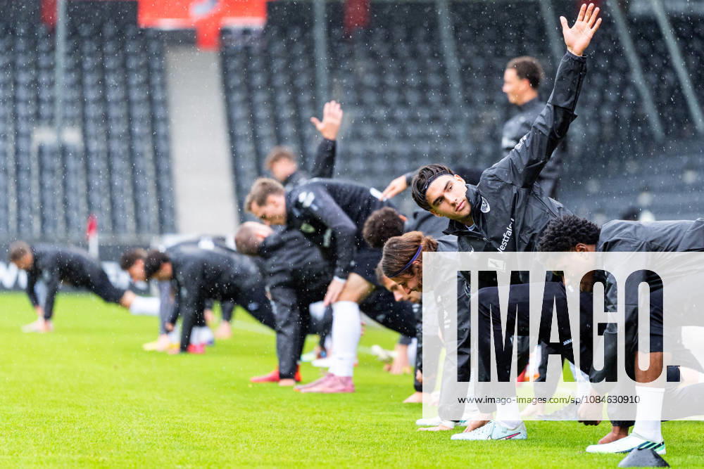 3rd Division: SG Sonnenhof Großaspach vs. SC Preußen Münster, October 17, 2026, Aspach, GERMANY October 17, 2026 The SC Preußen Münster team warming up before the match between SG Sonnenhof Großaspach and SC Preußen Münster on Matchday 10 of the 3. Liga at the WIRmachenDRUCK Arena