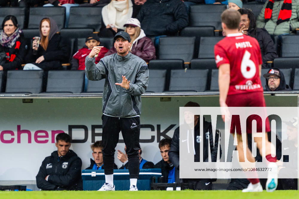 3rd Division: SG Sonnenhof Großaspach vs. SC Preußen Münster, October 17, 2026, Aspach, GERMANY October 17, 2026 Pascal Reinhardt, head coach of SG Sonnenhof Großaspach, on the sidelines during the match between SG Sonnenhof Großaspach and SC Preußen Münster on Matchday 10 of the 3. Liga at the WIRmachenDRUCK Arena