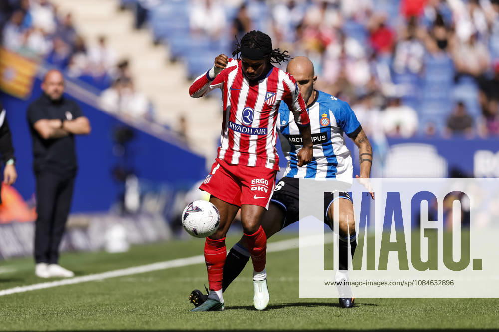 Ademola Lookman of Atletico de Madrid and Vanja Drkusic of RCD Espanyol in action during the Spanish league, LaLiga EA Sports, football match played between RCD Espanyol and Atletico de Madrid at RCDE Stadium on October 17, 2026 in Cornella, Spain. Cornella SPAIN - ZUMAa181 20261017_zaa_a181_108