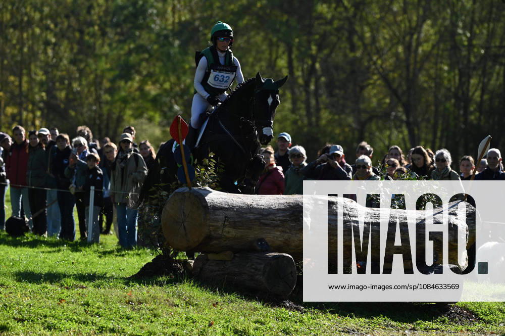 MONDIAL DU LION 2026 - CROSS COUNTRY LE LION-D ANGERS, FRANCE - OCTOBER 17, 2026 : Sarah Ennis riding Lady Sky M during the cross-country competition at the Mondial du Lion 2026, FEI WBFSH Eventing World Breeding Championship for Young Horses. Le Lion-d AngersFrance