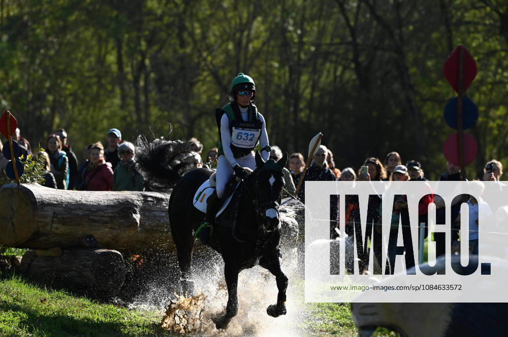 MONDIAL DU LION 2026 - CROSS COUNTRY LE LION-D ANGERS, FRANCE - OCTOBER 17, 2026 : Sarah Ennis riding Lady Sky M during the cross-country competition at the Mondial du Lion 2026, FEI WBFSH Eventing World Breeding Championship for Young Horses. Le Lion-d AngersFrance