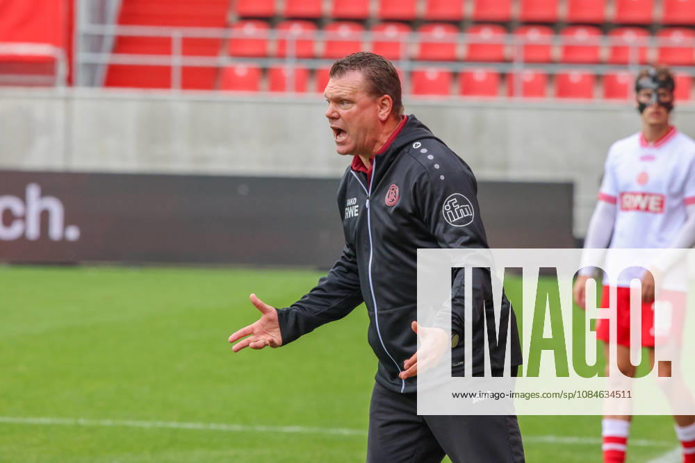 Coach Uwe Koschinat, head coach of Rot-Weiss Essen, is very emotional on the sidelines during the FC Ingolstadt 04 vs. Rot-Weiss Essen match on October 17, 2026, DFB regulations prohibit any use of photographs as image sequences and or quasi-video. GER, Soccer, 3. Liga, Matchday 10, FC Ingolstadt 04 vs. Rot-Weiss Essen, October 17, 2026, Audi Sportpark Ingolstadt