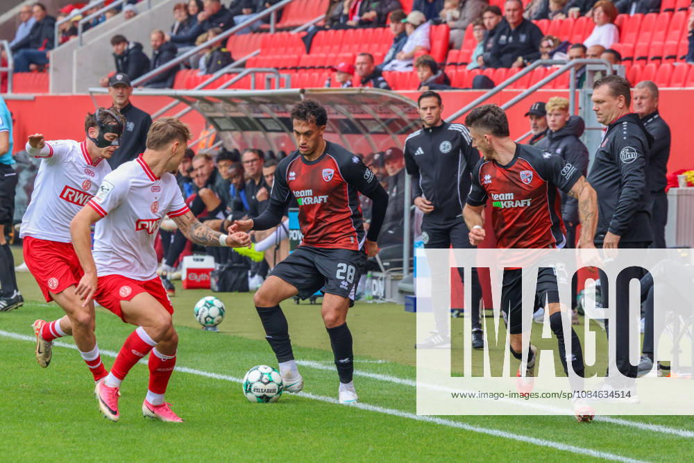 Nishan Velupillay of FC Ingolstadt 04, No. 28, breaks through during the match between FC Ingolstadt 04 and Rot Weiss Essen on October 17, 2026, DFB regulations prohibit any use of photographs as image sequences and or quasi-video. GER, Soccer, 3. Liga, Matchday 10, FC Ingolstadt 04 vs. Rot-Weiss Essen, October 17, 2026, Audi Sportpark Ingolstadt