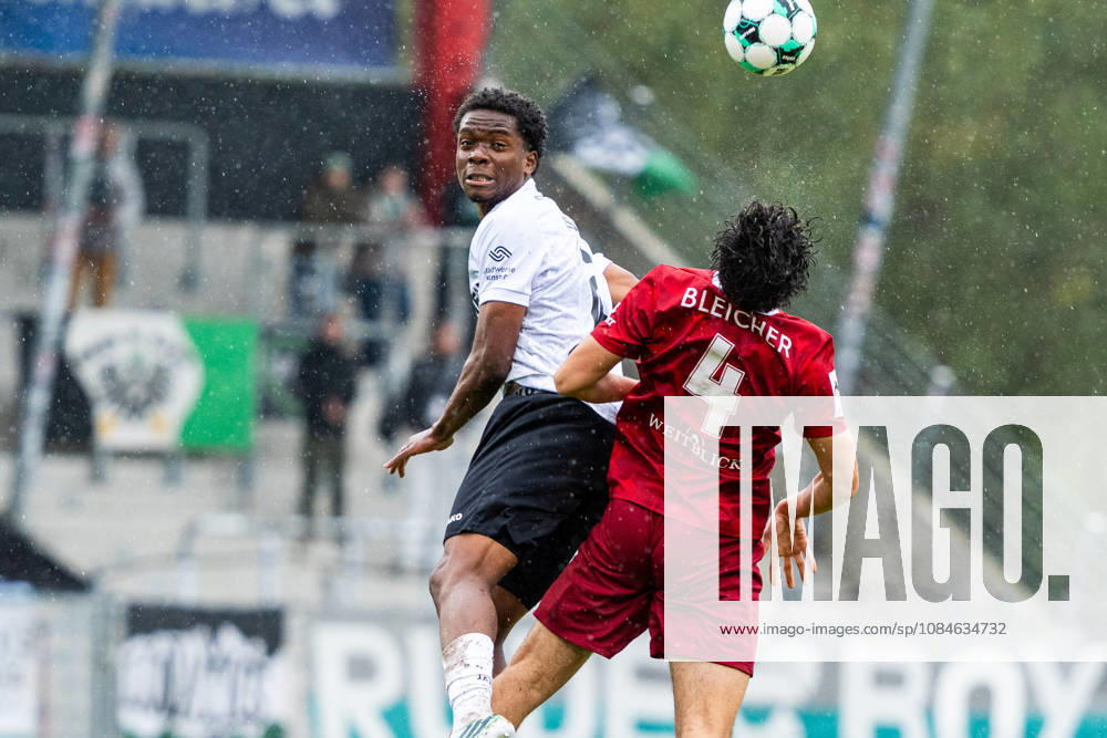 3rd Division: SG Sonnenhof Großaspach vs. SC Preußen Münster, October 17, 2026, Aspach, GERMANY. October 17, 2026. Franz Xaver Bleicher, SG Sonnenhof Großaspach, 4 in a header duel with Antonio Tikvic of SC Preußen Münster, 4 during the match between SG Sonnenhof Großaspach and SC Preußen Münster on Matchday 10 of the 3. Liga at the WIRmachenDRUCK Arena