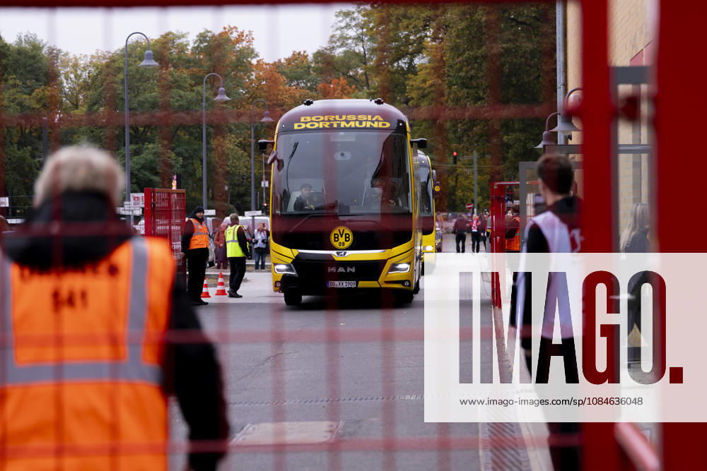 Soccer, Matchday 6 of the 1. Bundesliga, 1. FC Union Berlin vs. Borussia Dortmund; BVB bus arrives at the Berlin Stadion an der alten Försterei, Berlin, Germany xRHR PHOTO DEx