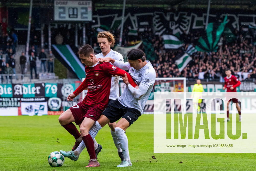 3rd Division: SG Sonnenhof Großaspach vs. SC Preußen Münster, October 17, 2026, Aspach, GERMANY. October 17, 2026: Loris Maier (SG Sonnenhof Großaspach), 27, in a tackle with Niklas Varelmann of SC Preußen Münster, 36, and Antonio Tikvic of SC Preußen Münster, 4, during the match between SG Sonnenhof Großaspach and SC Preußen Münster on Matchday 10 of the 3. Liga at the WIRmachenDRUCK Arena