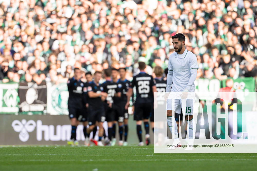 Goal: 0-1. Paderborn celebrates. Cheers, Ludovit Reis, SV Werder Bremen, 15, disappointed, GER, SV Werder Bremen vs. SC Paderborn 07, soccer, Bundesliga, Matchday 6, 2026–2027 season, October 17, 2026 DFL regulations prohibit any use of photographs as image sequences and or quasi-video GER, SV Werder Bremen vs. SC Paderborn 07, Soccer, Bundesliga, Matchday 6, 2026–2027 Season, October 17, 2026, Bremen