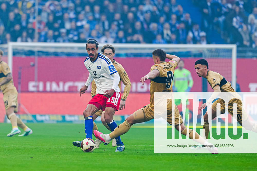 Yussuf Poulsen, Hamburger SV, 15; Ermedin Demirovic, VfB Stuttgart, 09 GER; Hamburger SV vs. VfB Stuttgart, soccer, Bundesliga 1, Matchday 6, 2026–2027 season, October 17, 2026 DFL regulations prohibit any use of photographs as image sequences and or quasi-video GER, Hamburger SV vs. VfB Stuttgart, soccer, 1st Bundesliga, Matchday 06, 2026–2027 Season, October 17, 2026, Hamburg