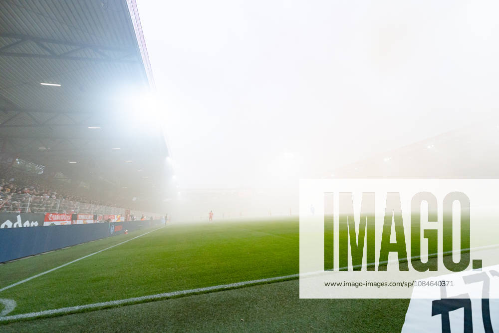 Germany, Bundesliga 1, 2026–2027: Union Berlin vs. Borussia Dortmund, Matchday 6, October 17, 2026, Stadion an der Alten Försterei, Berlin; Game paused due to fog caused by pyrotechnics
