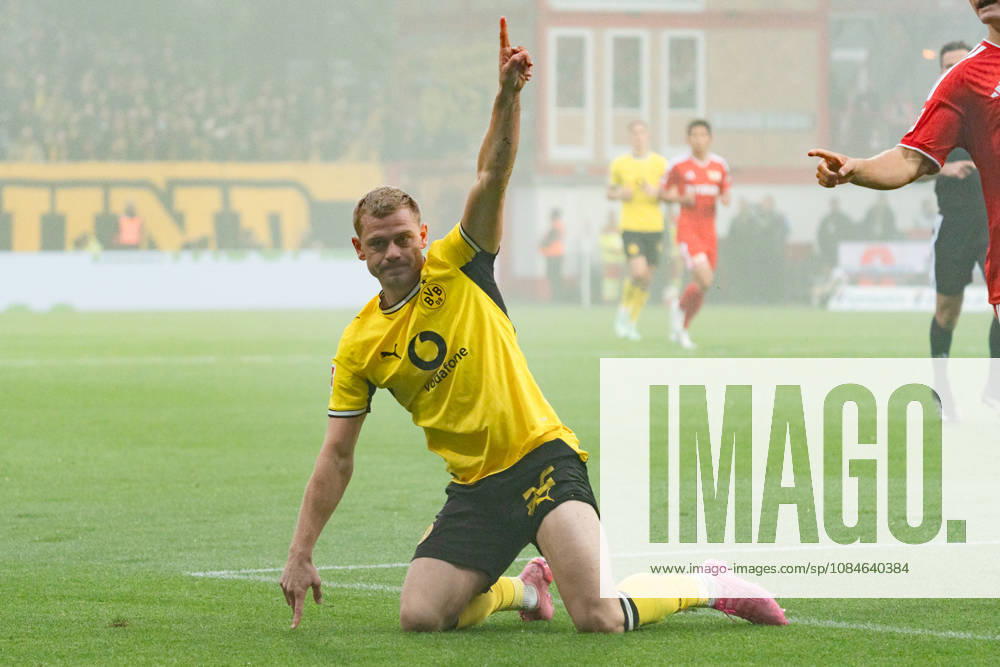 Germany 1 Bundesliga 2026–2027: Union Berlin vs. Borussia Dortmund, Matchday 6, October 17, 2026, Stadion an der Alten Försterei, Berlin; Julian Ryerson, Borussia Dortmund, 26