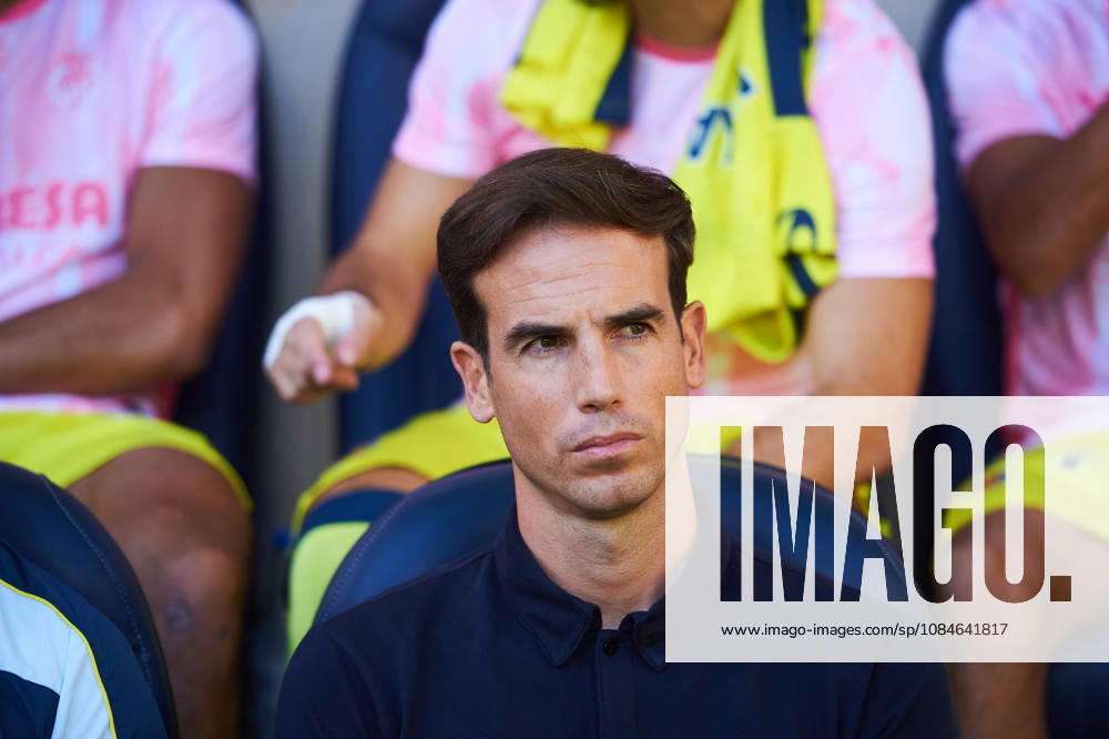 Villarreal CF head coach Inigo Perez during the LaLiga EA Sports match between Villarreal CF and Elche CF at Estadio de la Cerámica on October 17, 2026, in Villarreal, Spain