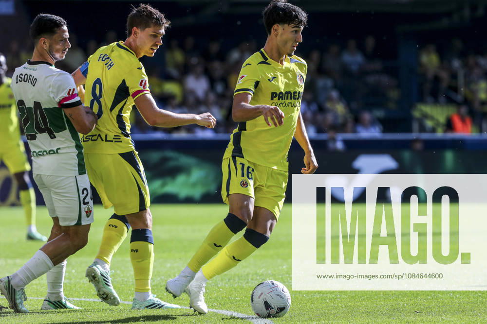 Pape Gueye of Villarreal CF in action during the Spanish league, LaLiga EA Sports, football match played between Villarreal CF and Elche CF at La Ceramica stadium on October 17, 2026, in Villarreal, Spain. Villarreal CF V Elche CF - LaLiga EA Sports - ZUMAa181 20261017_zaa_a181_181
