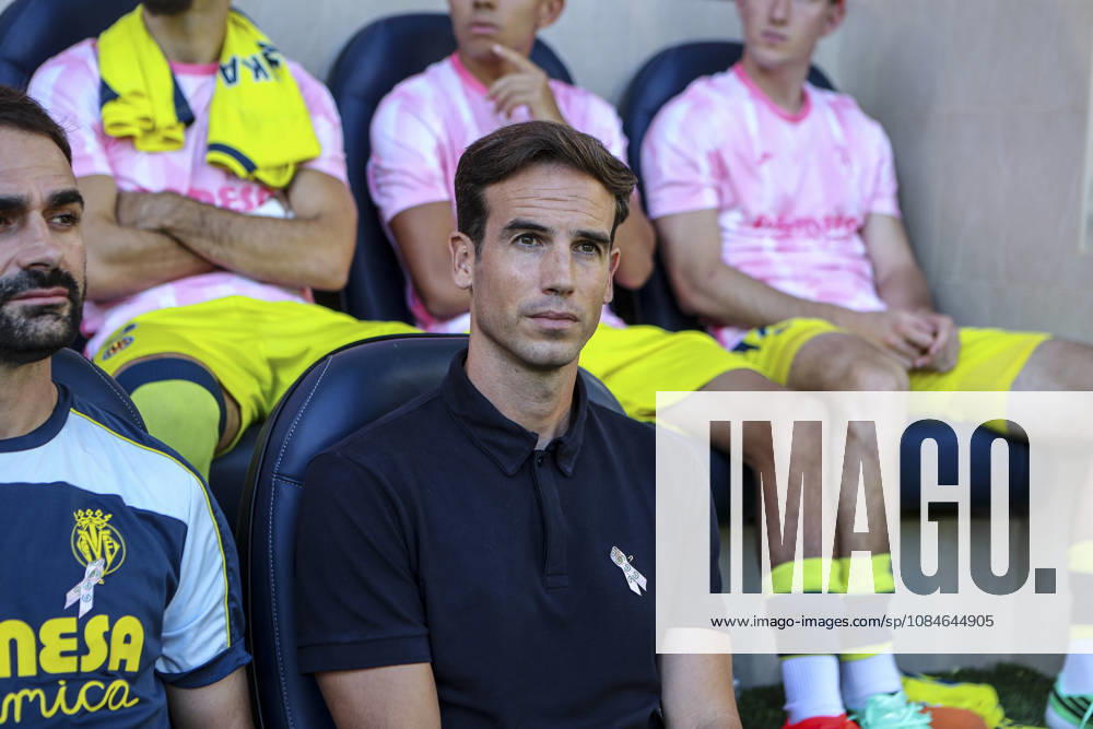Inigo Perez, head coach of Villarreal CF, looks on during the Spanish league, LaLiga EA Sports, football match played between Villarreal CF and Elche CF at La Ceramica stadium on October 17, 2026, in Villarreal, Spain. Villarreal SPAIN - ZUMAa181 20261017_zaa_a181_192