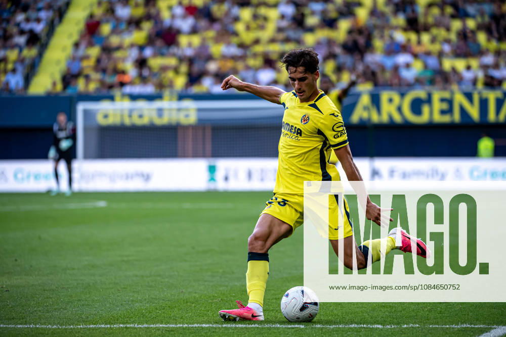 SERGI CARDONA of Villarreal CF in action during the LaLiga EA Sports, match between Villarreal CF and Elche at Ceramica stadium Vila-Real Spain - ZUMAs385 20261017_zsp_s385_030