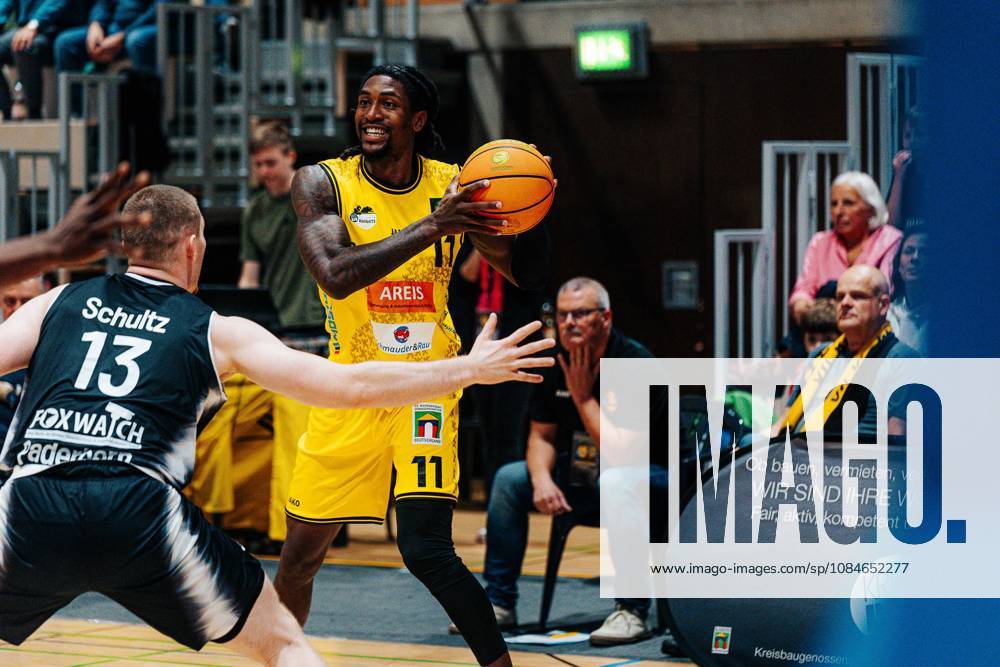 Christopher Schultz, Paderborn Baskets, 13; Tyrel Morgan, Kreisbau Kirchheim Knights, 11; GER, Kreisbau Kirchheim Knights vs. Paderborn Baskets, Barmer 2 Basketball Bundesliga, Matchday 5, 2026–2027 season, October 17, 2026 GER, Kreisbau Kirchheim Knights vs. Paderborn Baskets, Barmer 2 Basketball Bundesliga, Matchday 5, 2026–2027 season, October 17, 2026 Kirchheim and Teck