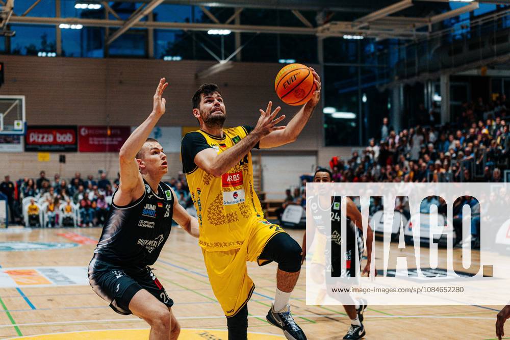 Leonard Kroeger, Paderborn Baskets; 26 Julius Wolf, Kreisbau Kirchheim Knights; 28 GER, Kreisbau Kirchheim Knights vs. Paderborn Baskets, Barmer 2 Basketball Bundesliga, Matchday 5, 2026–2027 Season, October 17, 2026, GER, Kreisbau Kirchheim Knights vs. Paderborn Baskets, Barmer 2 Basketball Bundesliga, Matchday 5, 2026–2027 season, October 17, 2026, Kirchheim and Teck