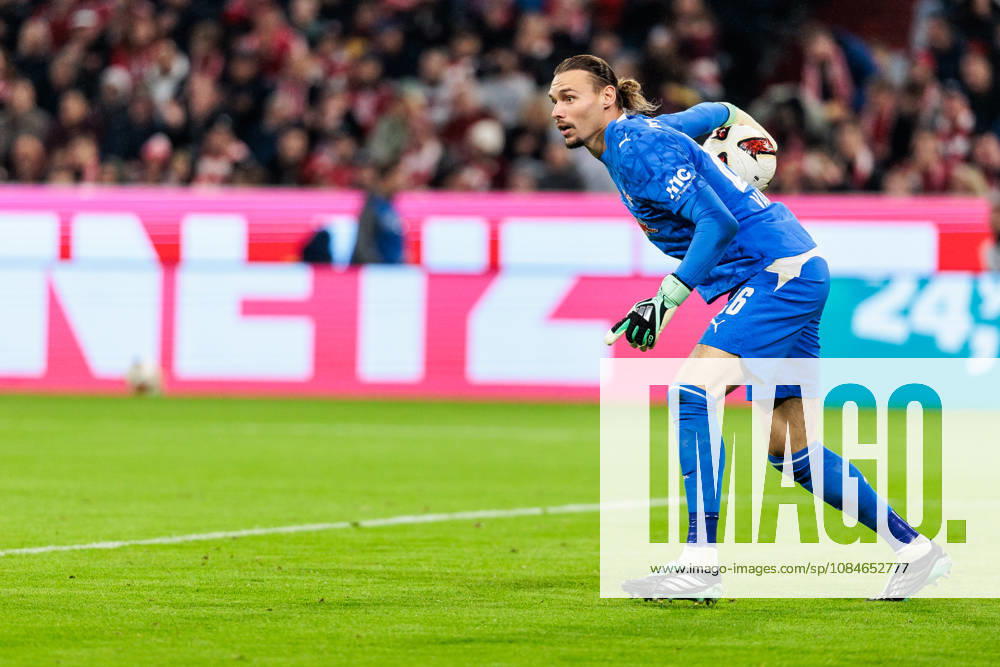 Maarten Vandervoordt (RB Leipzig, 26) controls the ball during the Bundesliga match between FC Bayern Muenchen vs. RB Leipzig at Allianz Arena on matchday 6 of the 1. Bundesliga on October 17, 2026 in Munich, Germany. DFL REGULATIONS PROHIBIT ANY USE OF PHOTOGRAPHS AS IMAGE SEQUENCES AND OR QUASI-VIDEO. Bavaria Germany