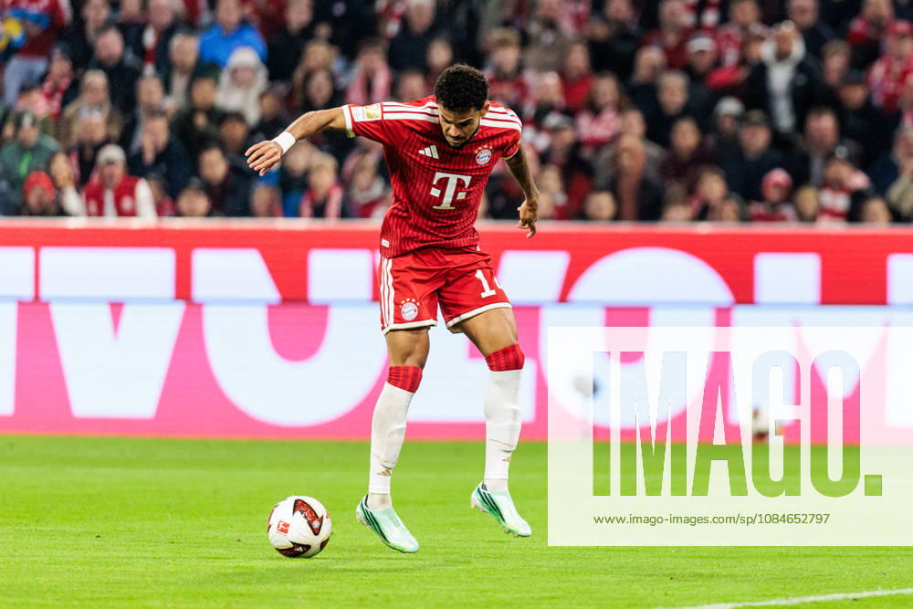 Luis Diaz (FC Bayern Muenchen, 14) losing the ball during the Bundesliga match between FC Bayern Muenchen vs. RB Leipzig at Allianz Arena on matchday 6 of the 1. Bundesliga on October 17, 2026 in Munich, Germany. DFL REGULATIONS PROHIBIT ANY USE OF PHOTOGRAPHS AS IMAGE SEQUENCES AND OR QUASI-VIDEO. Bavaria Germany