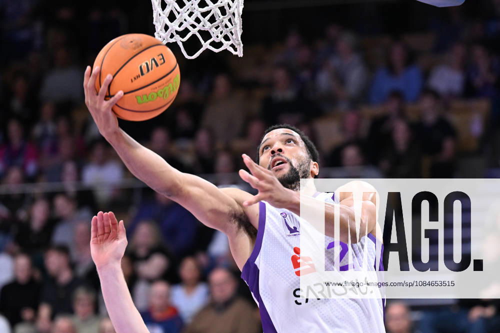 BG Göttingen vs. Nürnberg Falcons, 17-10-2026, Göttingen Basketball, 2. Bundesliga, ProA, BG Göttingen vs. Nürnberg Falcons, Matchday 5, Sparkassen Arena; Zach Jackson of BG Göttingen drives to the basket; Göttingen, Lower Saxony, Germany