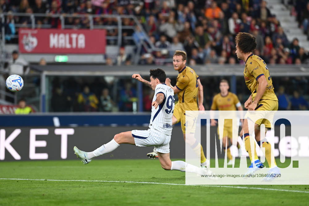 IPA89811281 - Tommaso Pobega (Bologna FC) had a good chance during the Bologna FC vs. Inter - FC Internazionale Italian Serie A soccer match in Bologna, Italy, on October 17, 2026